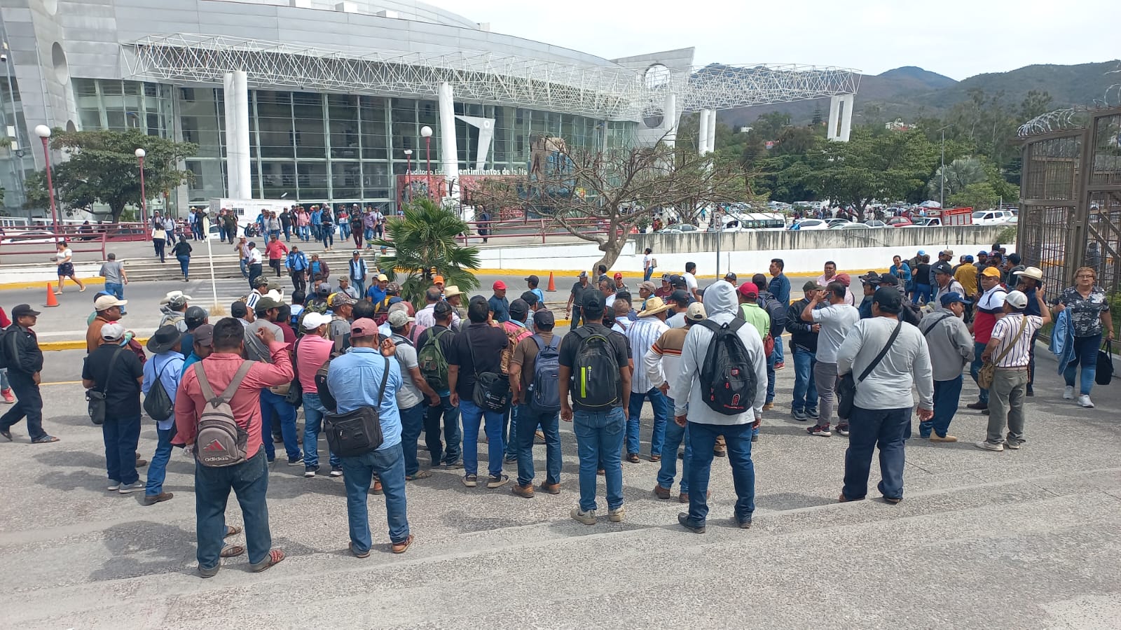 Atiende el gobierno estatal a pobladores de los municipios de Quechultenango y Chilapa