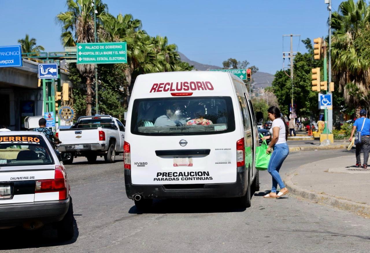 Se restablece en 40 % servicio de taxis y 20 % de las urvans operan con normalidad en Chilpancingo