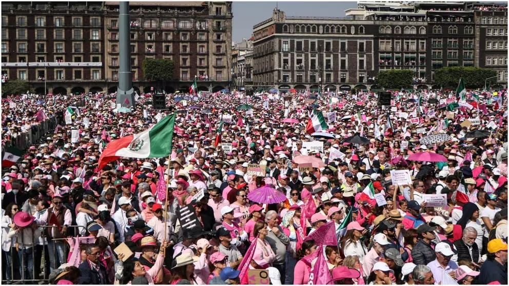 “Marcha por nuestra democracia”: organizadores y gobierno de CDMX chocan por cifra oficial de asistentes
