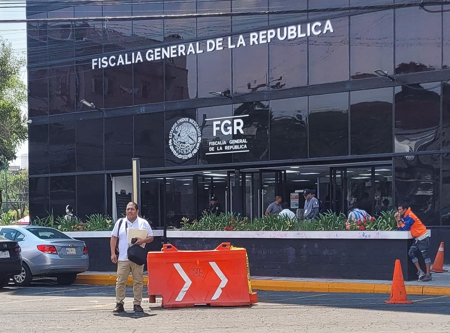 Denuncia fotorreportero Anwar Delgado ante FGR las amenazas de diputado Bulmaro Torres
