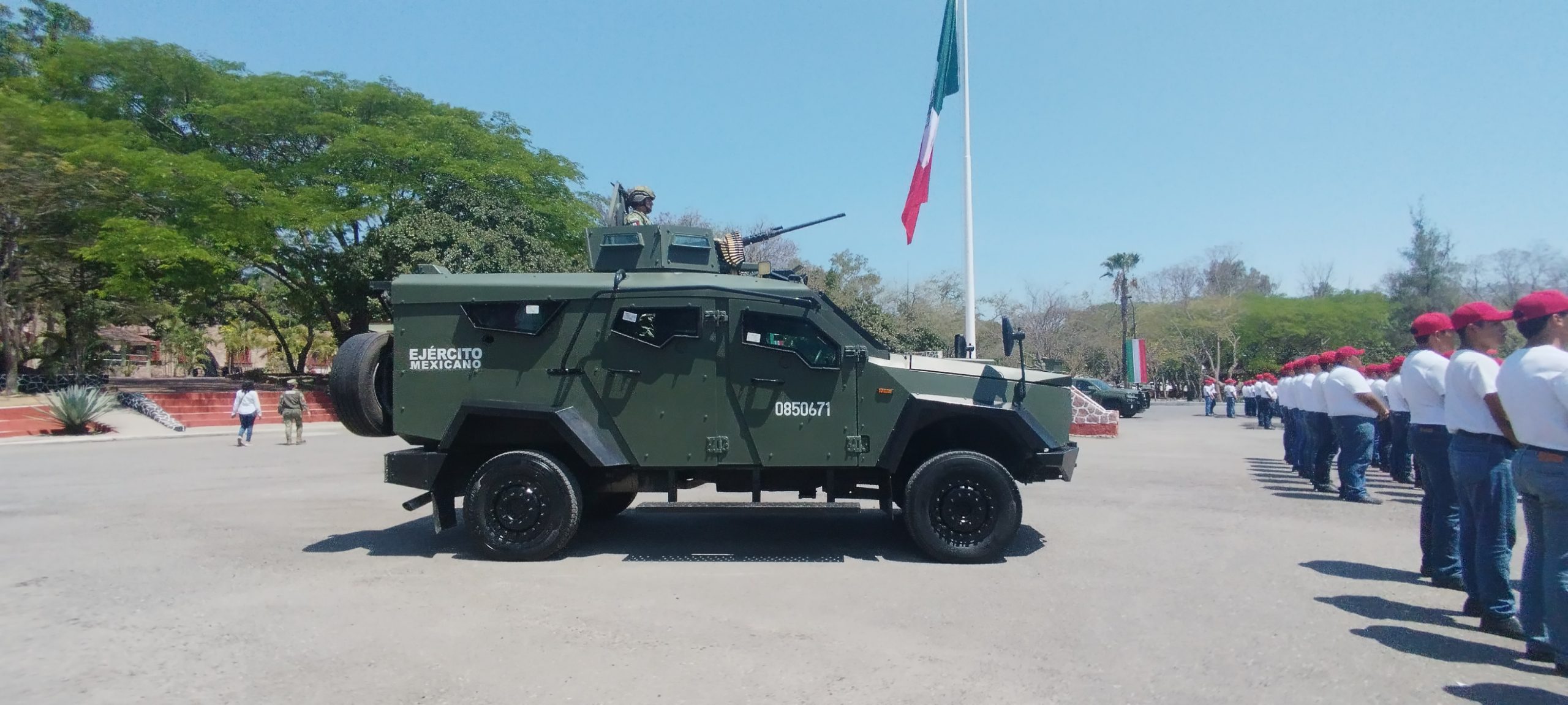 Asegura el Ejército vehículo y armamento en la Tierra Caliente