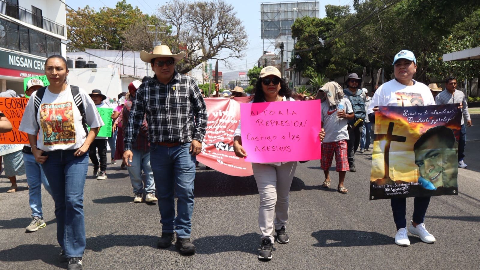 Marchan organizaciones en Chilpancingo para exigir justicia para Marco Antonio Suástegui 