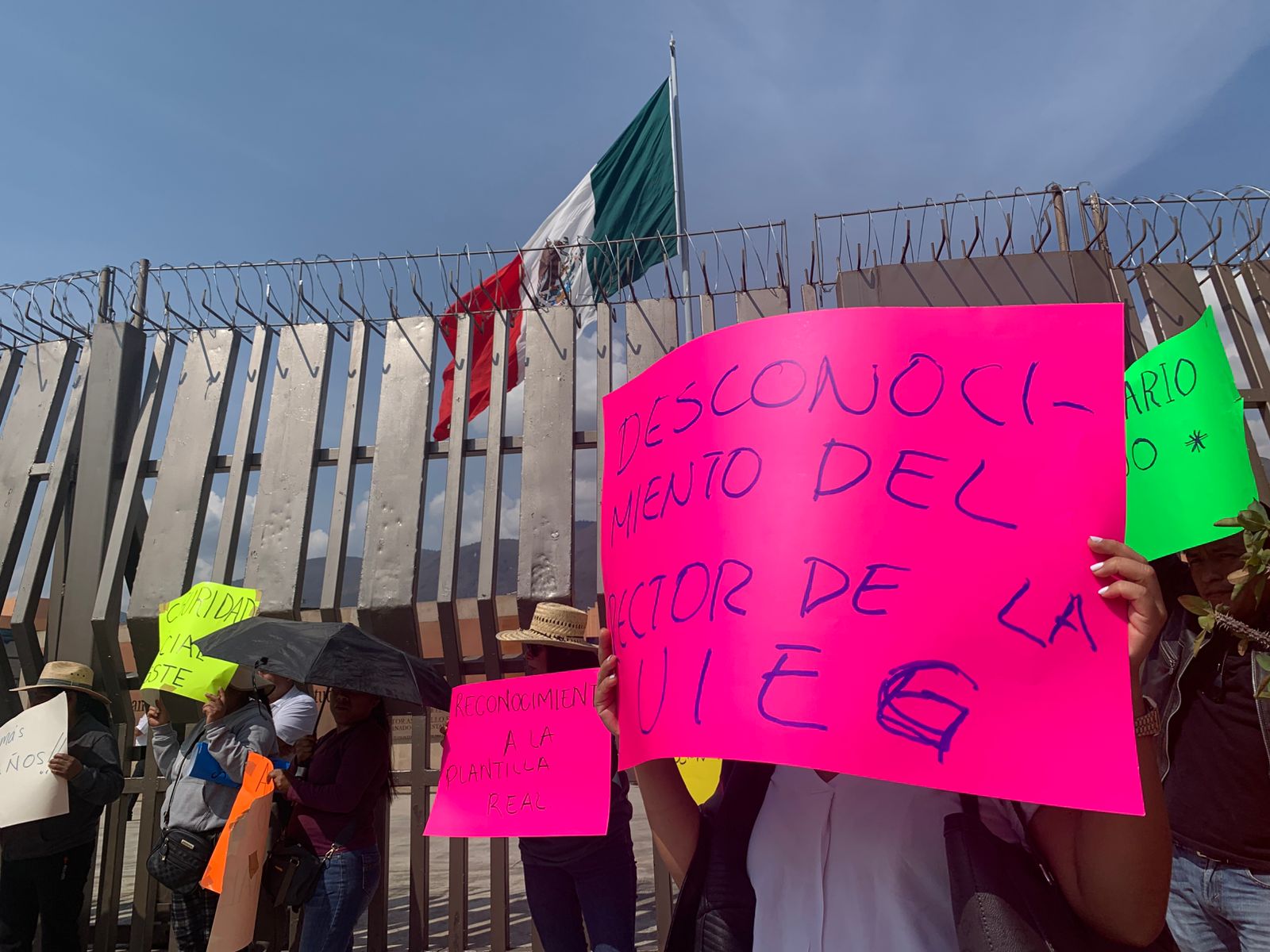 Trabajadores de la Universidad Intercultural exigen pago de bonos y destitución del rector  