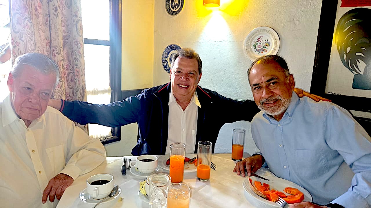 Se reúnen Aguirre, Astudillo y Figueroa; ratifican «lazos de amistad y camaradería», dice Aguirre