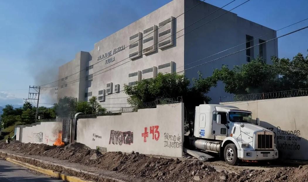 El plan para borrar evidencias de la desaparición de los 43 involucra a Lambertina Galeana, señala Tlachinollan 
