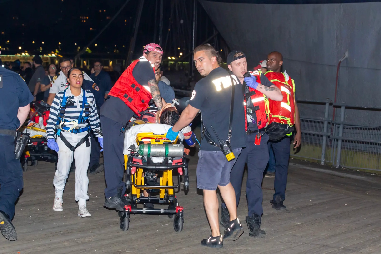 Choca el buque Cuauhtémoc contra el puente de Brooklyn; reporta la Semar 22 lesionados 