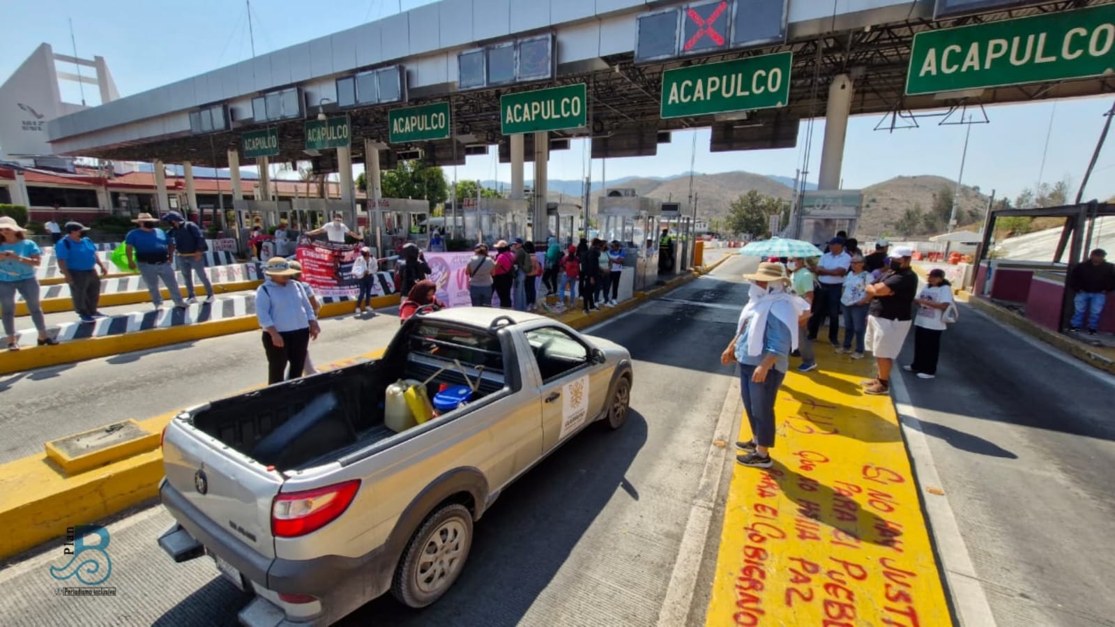 Cetegistas toman casetas de la Autopista del Sol en el inicio de la movilización nacional 