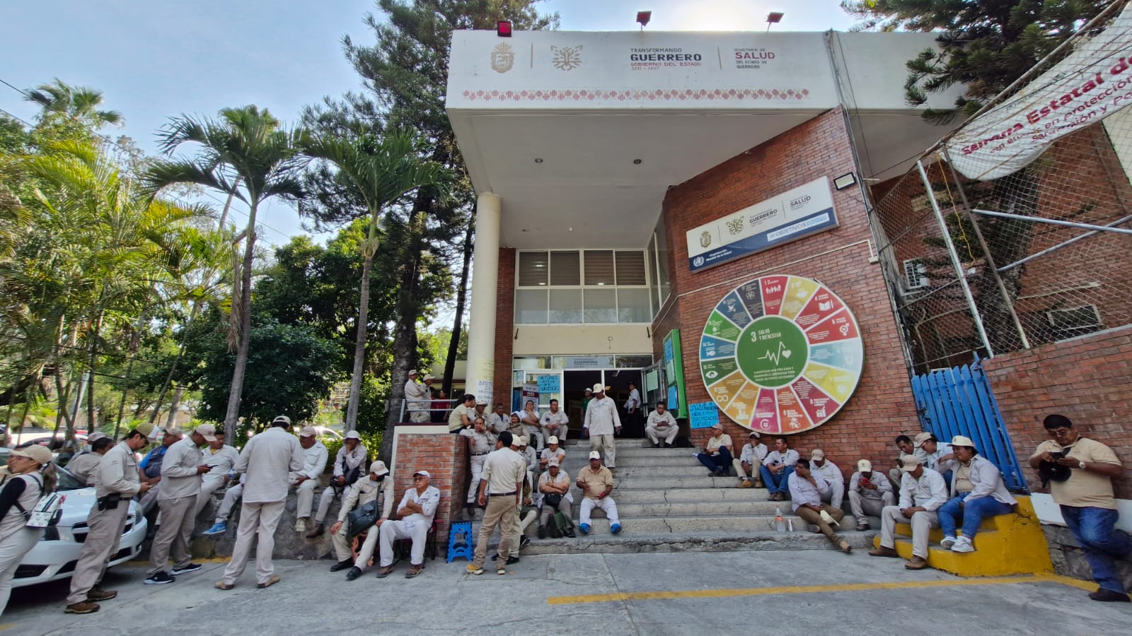 Protestan Vectores en Oficinas de Salud por adeudo de viáticos 