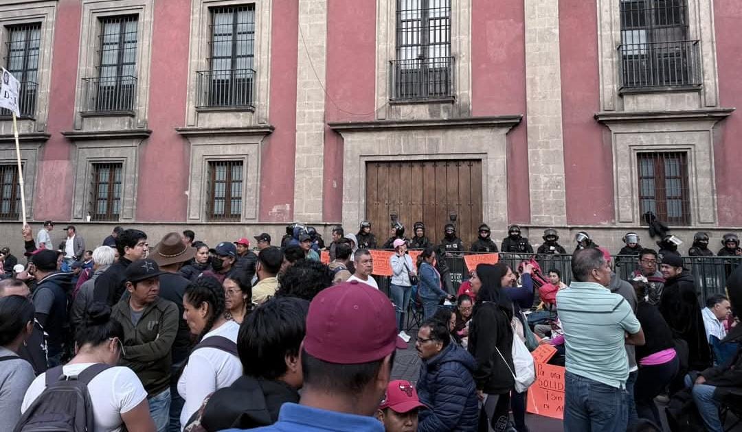 Participa la CETEG en la toma de Palacio Nacional contra la Ley del ISSSTE de 2007 