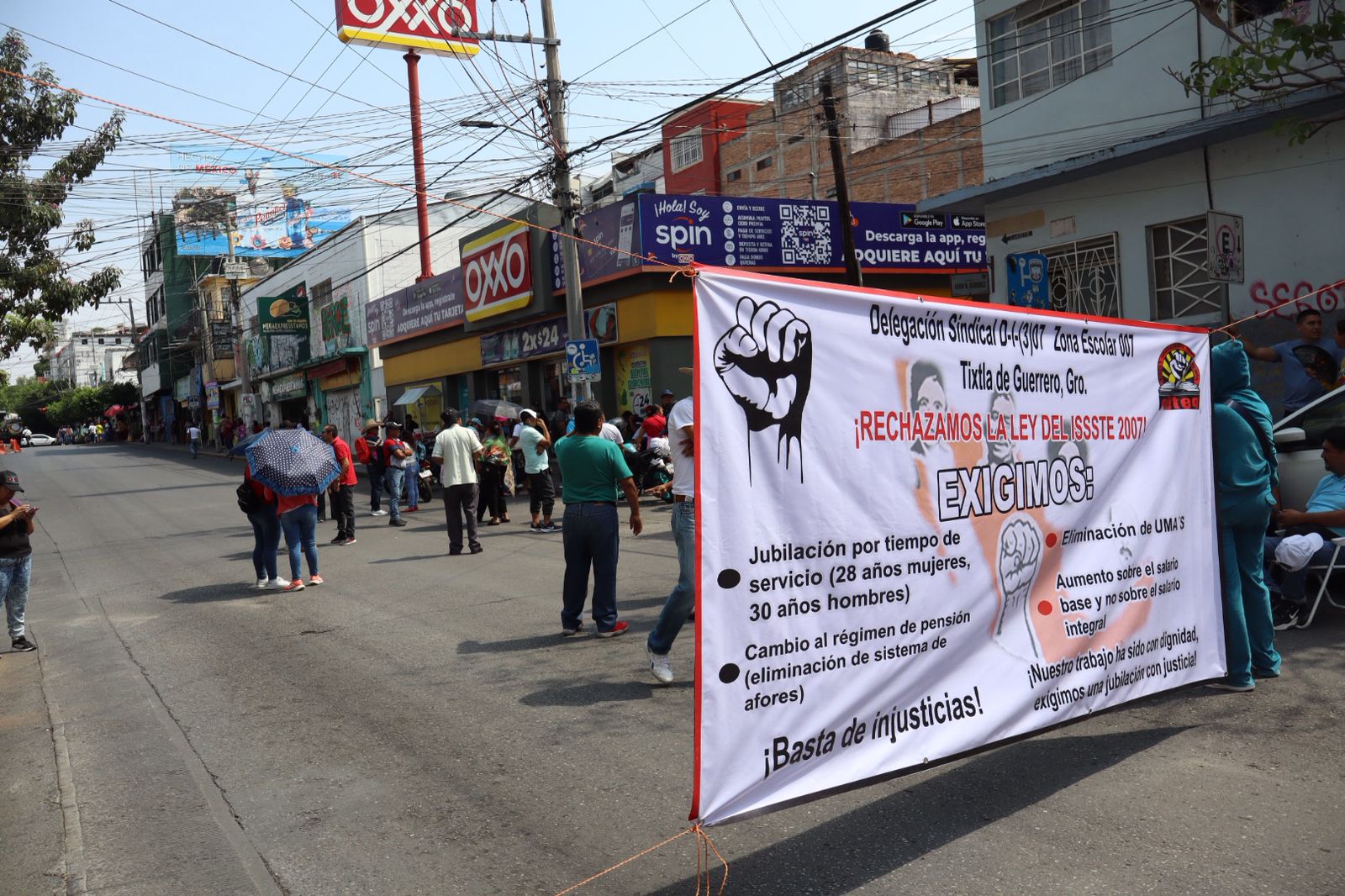 Cierra CETEG primer cuadro de Chilpancingo; siguen en paro y huelga 
