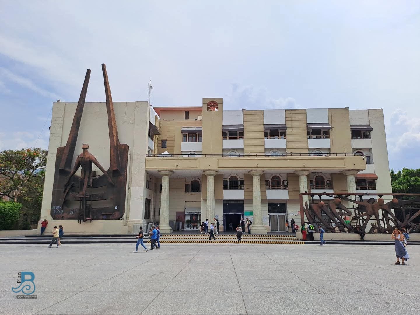 Evacuan ayuntamiento de Chilpancingo por falsa amenaza de bomba