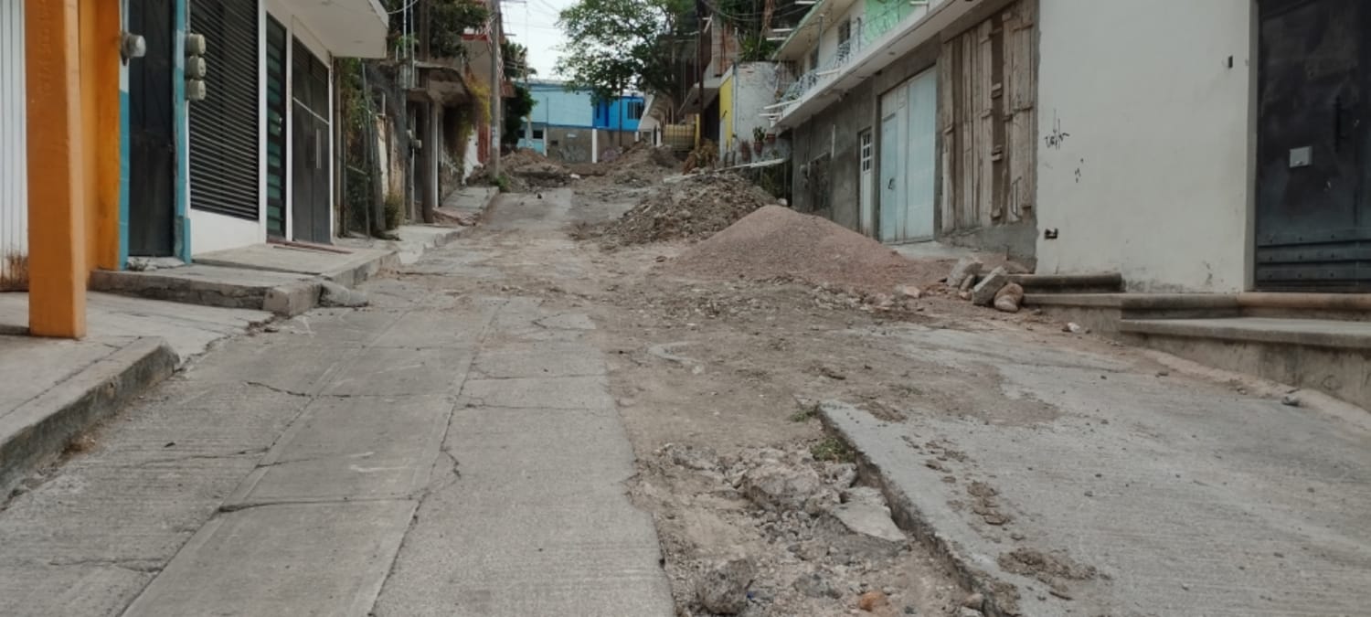 Exigen colonos de La Universal que el ayuntamiento concluya obra de drenaje detenida