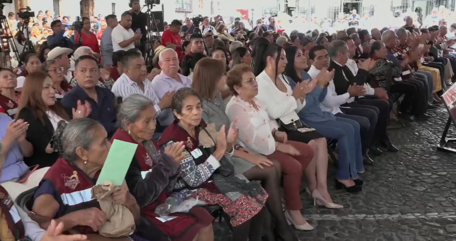 Evelyn Salgado entrega visas del programa Lazos Migrantes