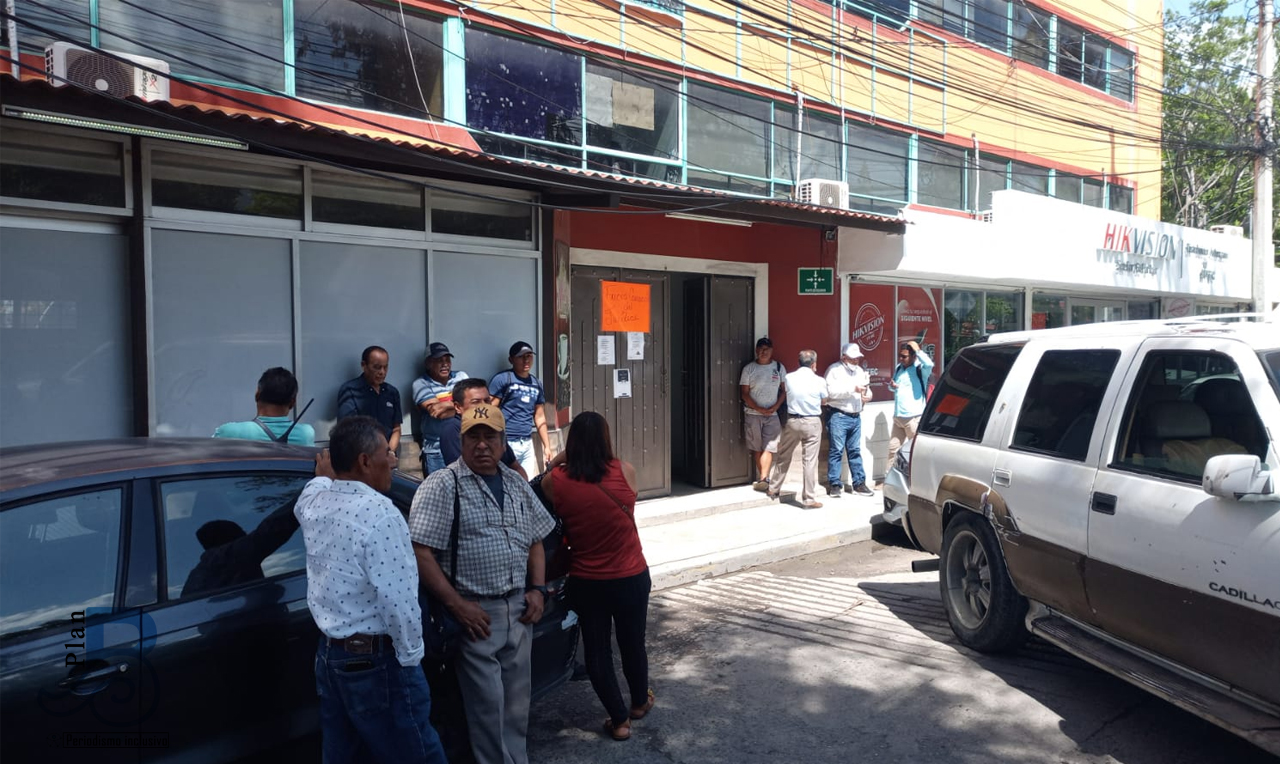 Bloquean jubilados de la Fiscalía y SSP para exigir pagos de pensiones retenidas