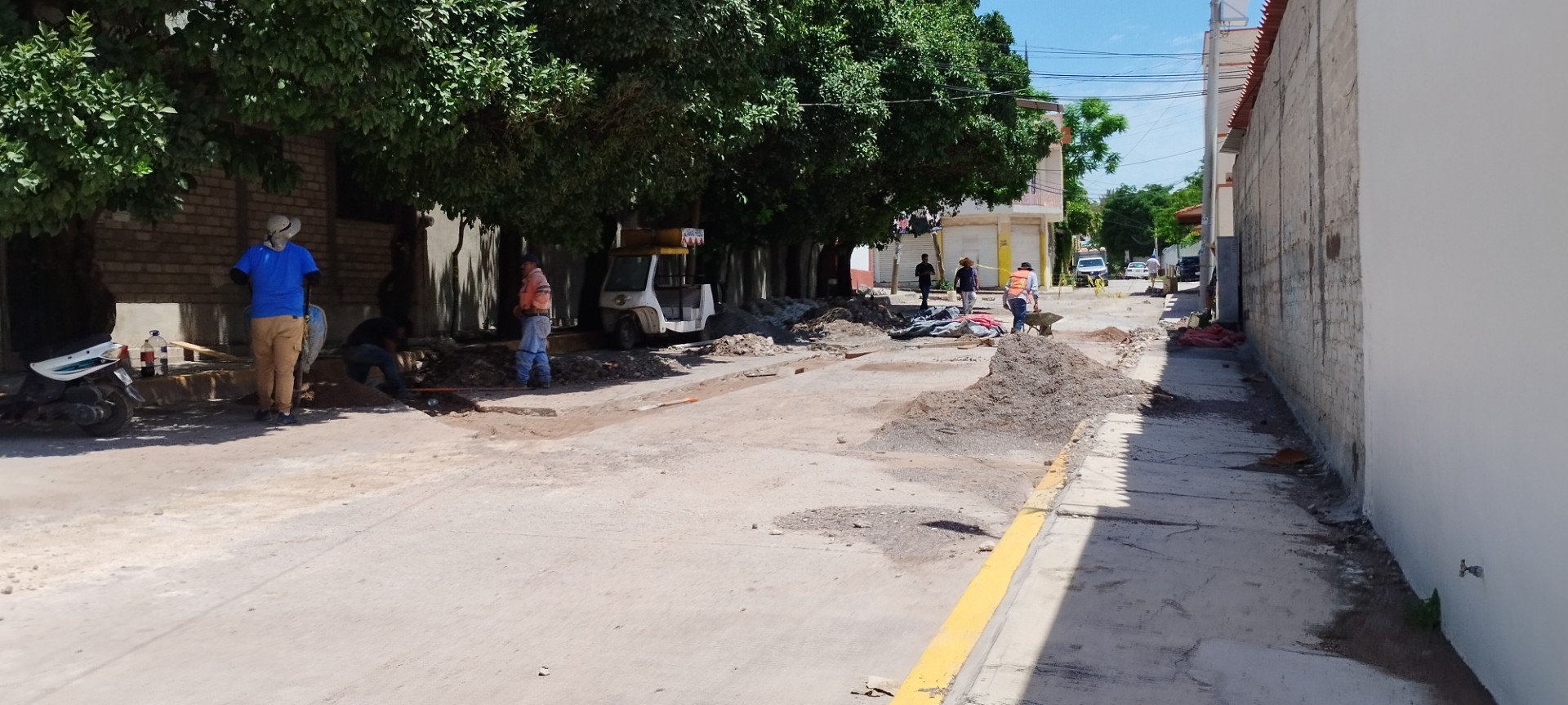 Vecinos exigen a Capach concluir reparaciones en calle Bugambilias al sur de Chilpancingo