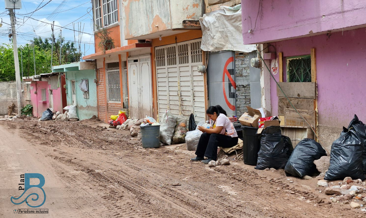 Huracán Erick y tromba mantienen a vecinos entre los escombros en colonias de Chilpancingo