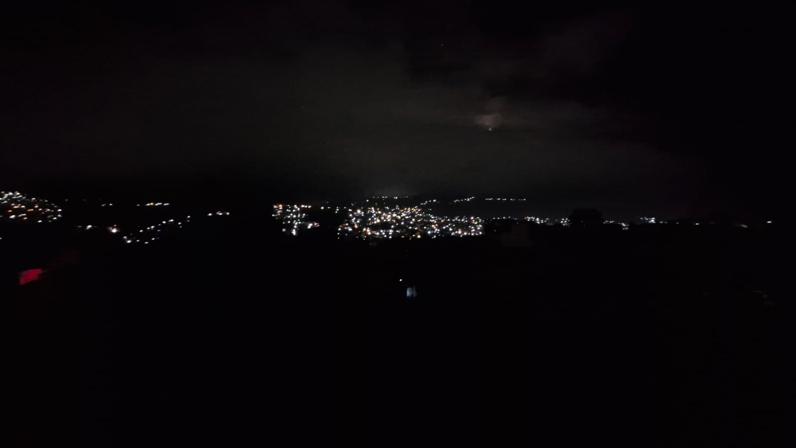 Noche y madrugada de apagones en Chilpancingo, CFE no informa las causas