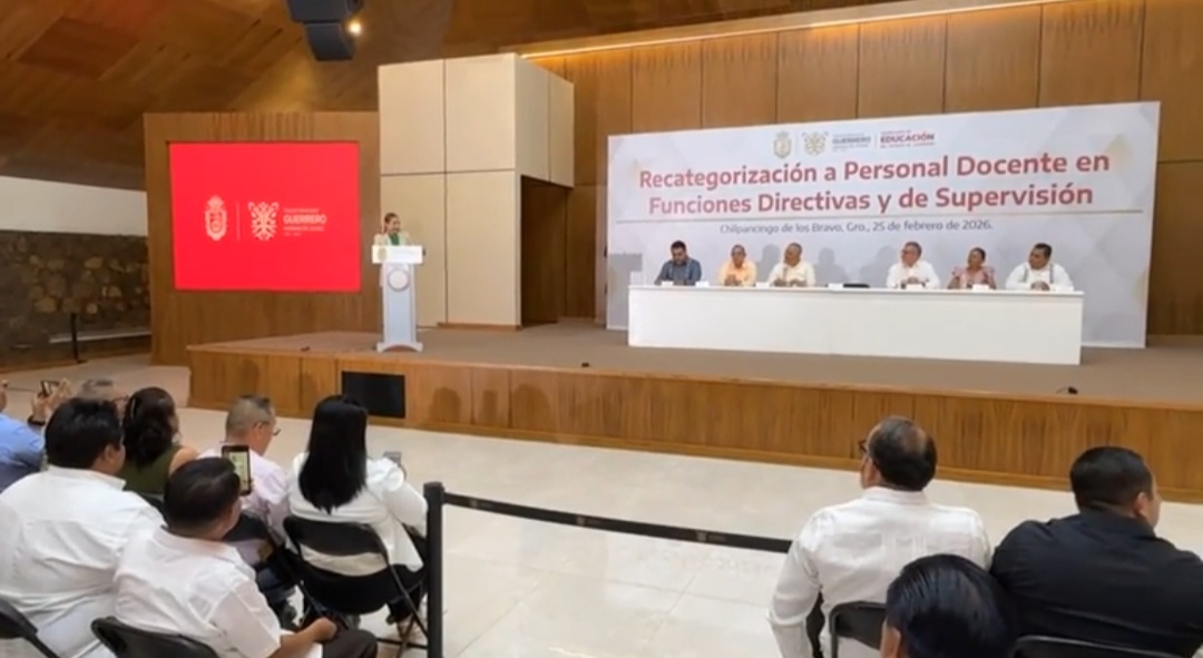 Reconoce gobierno de Guerrero trayectorias de 180 docentes con recategorización