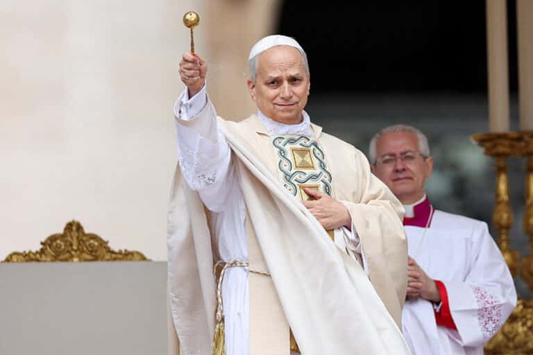 Llama el papa León XIV a frenar la violencia en Oriente Medio e Irán