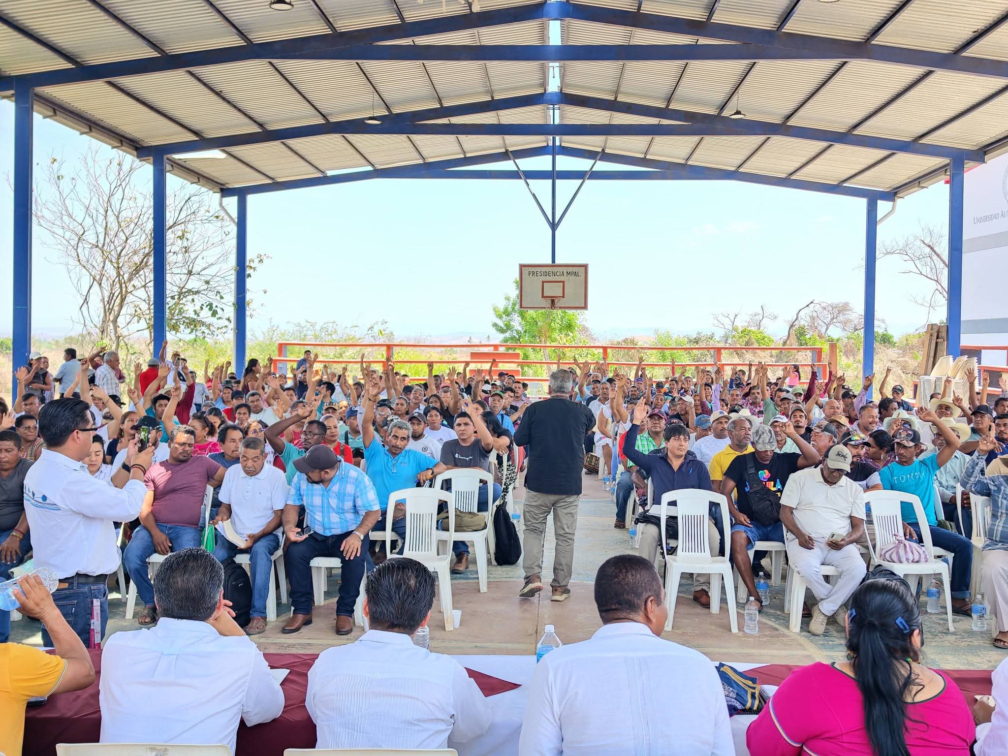 Invertirán más de 300 mdp en caminos artesanales en comunidades afromexicanas